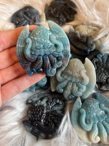 Cthulhu trolleite carving